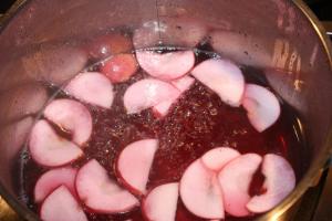 Троянди от листно тесто с ябълки: рецепта за рецепта със снимка